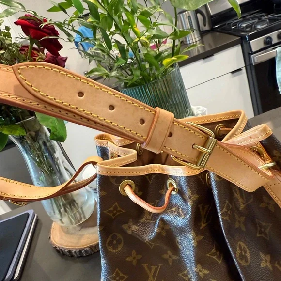 Vintage Louis Vuitton Noe Shoulder Bag - Picture 4 of 8
